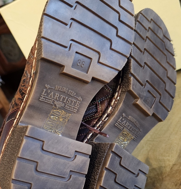 Floral Lace-Up Boots in Brown and Gold - Picture 8 of 9